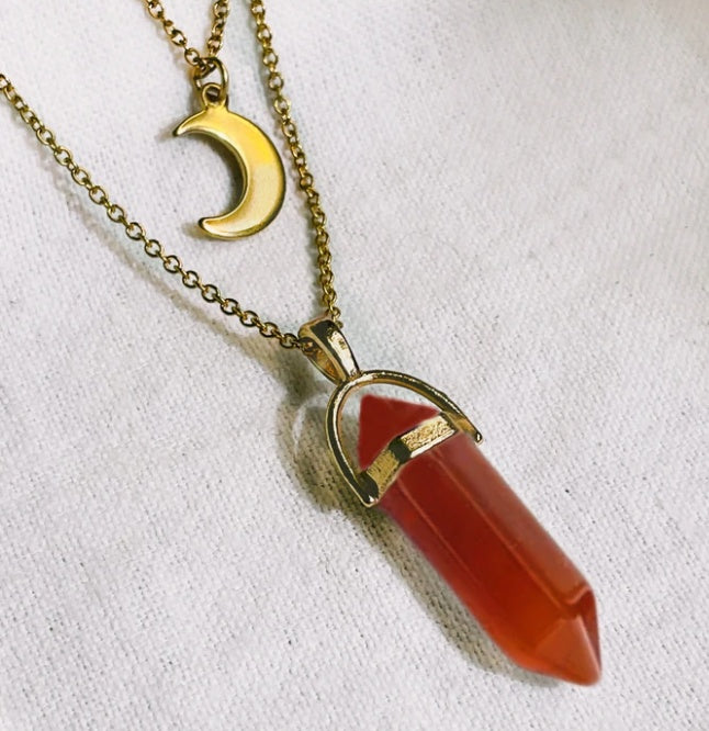 Mond-Anhänger mit sechseckiger Säule – Elegantes geometrisches Halsketten-Design